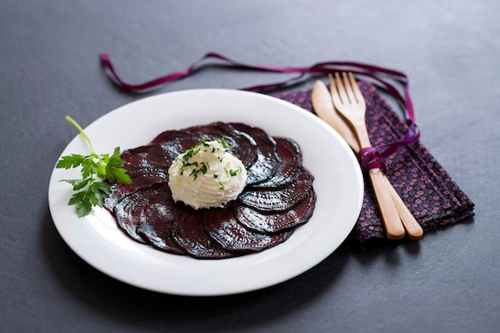 Carpaccio de betterave et crème de céleri à l'arôme de Citron Carpaccio de betterave et crème de céleri à l'arôme de Citron