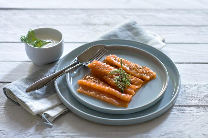 Saumon gravlax aux arômes rhum, cannelle et mandarine